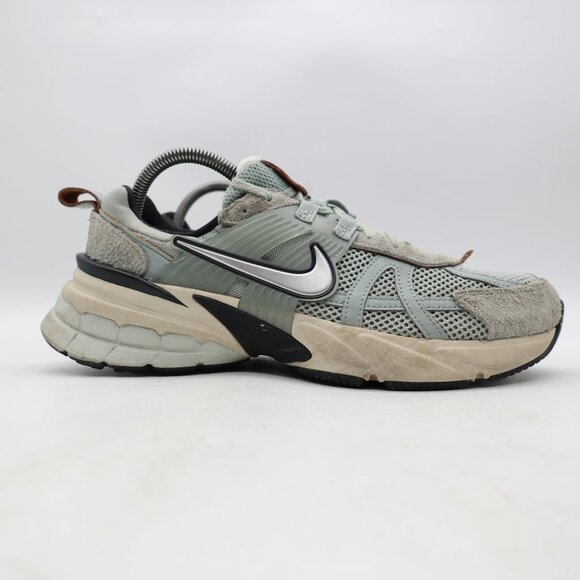 Nike V2K Run Light Pumice Chrome Women's Size 9.5 Sneakers FN6703-003 - Picture 1 of 9